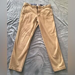 Gap Men’s Straight leg Khaki Pants  (35x32) light tan